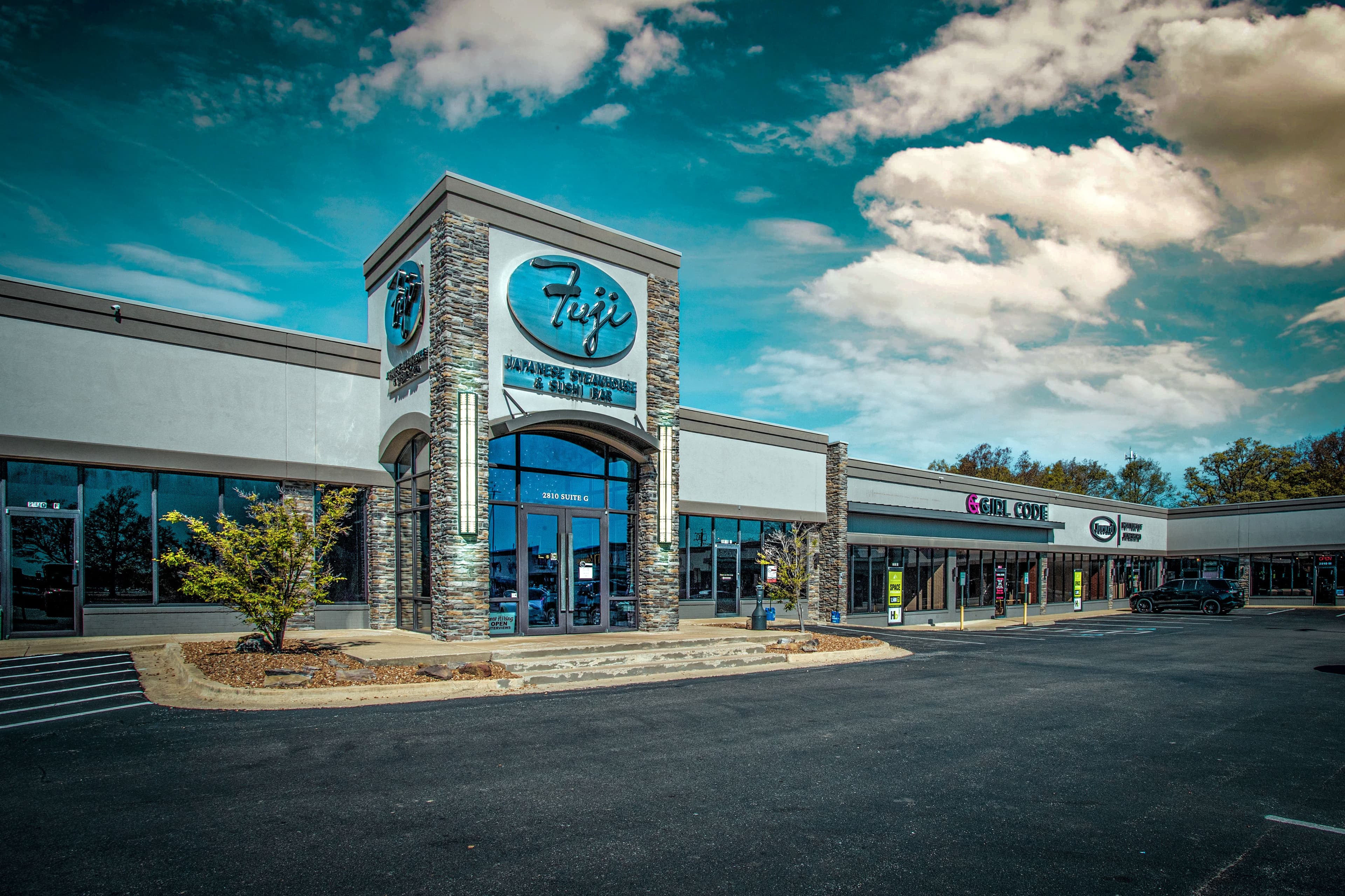 The Highlands shopping center storefronts in Jonesboro, AR